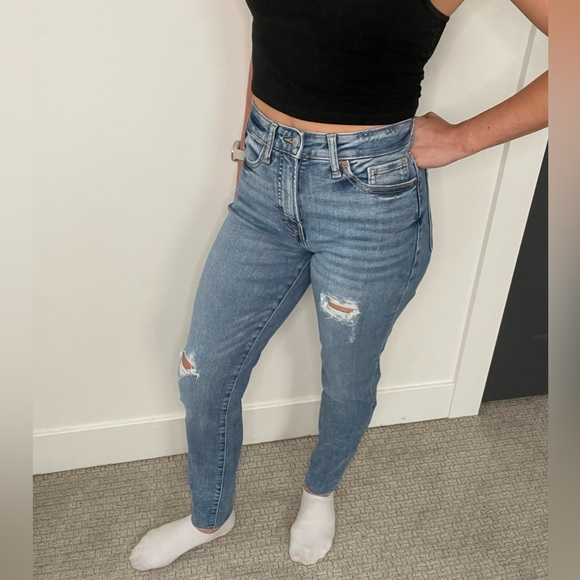 Old Navy Straight leg High Rise Jeans NEVER WORN - Picture 4 of 6